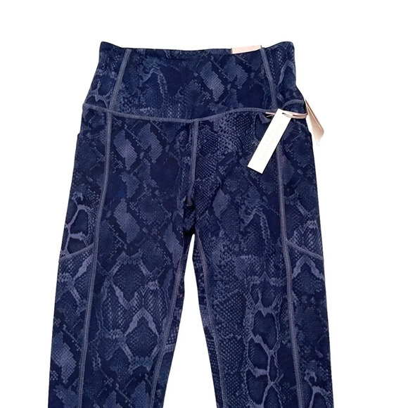 Victoria’s Secret Flow On Point 7/8 length Legging Size 2 - Picture 8 of 10